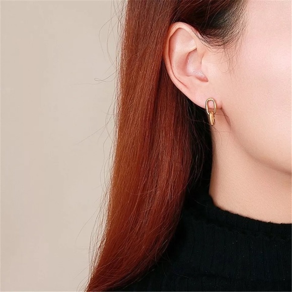 Interlocking Double Hoop Gold Earrings - Picture 3 of 5